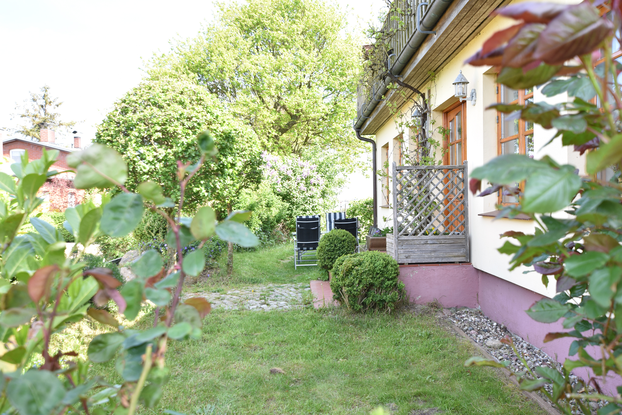 Villa Seeheim - Appartement II - Sitzecke mit Grill im Garten